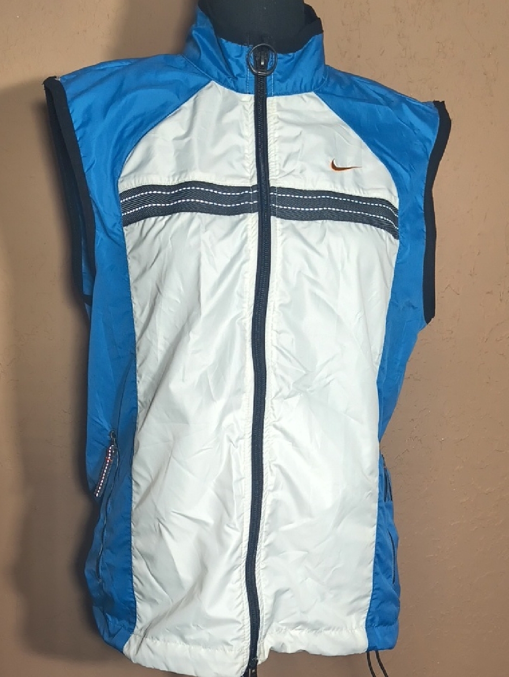 Nike Women's White and Blue Sleeveless Athletic Running Zip Vest Size Medium
